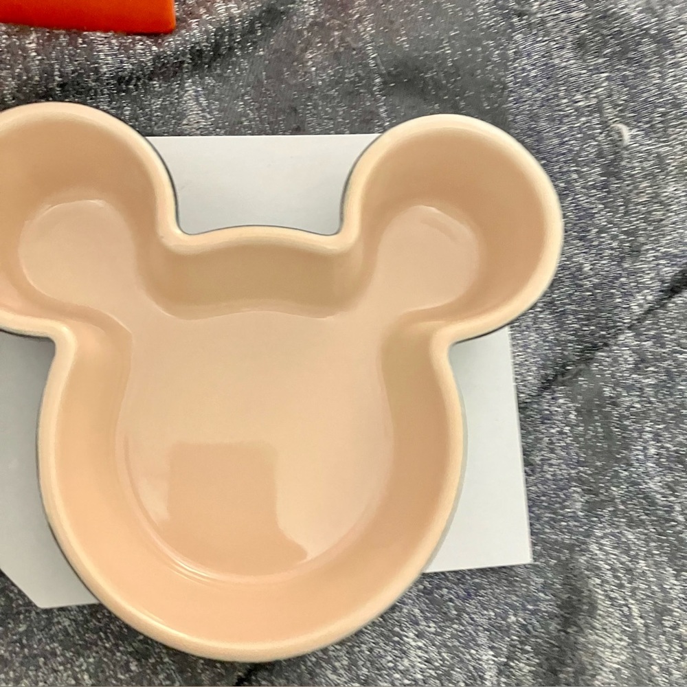 Le Creuset Disney Mickey Mouse Set 2 Stoneware Ramekins Black Red OvenDishwasher - Picture 10 of 10